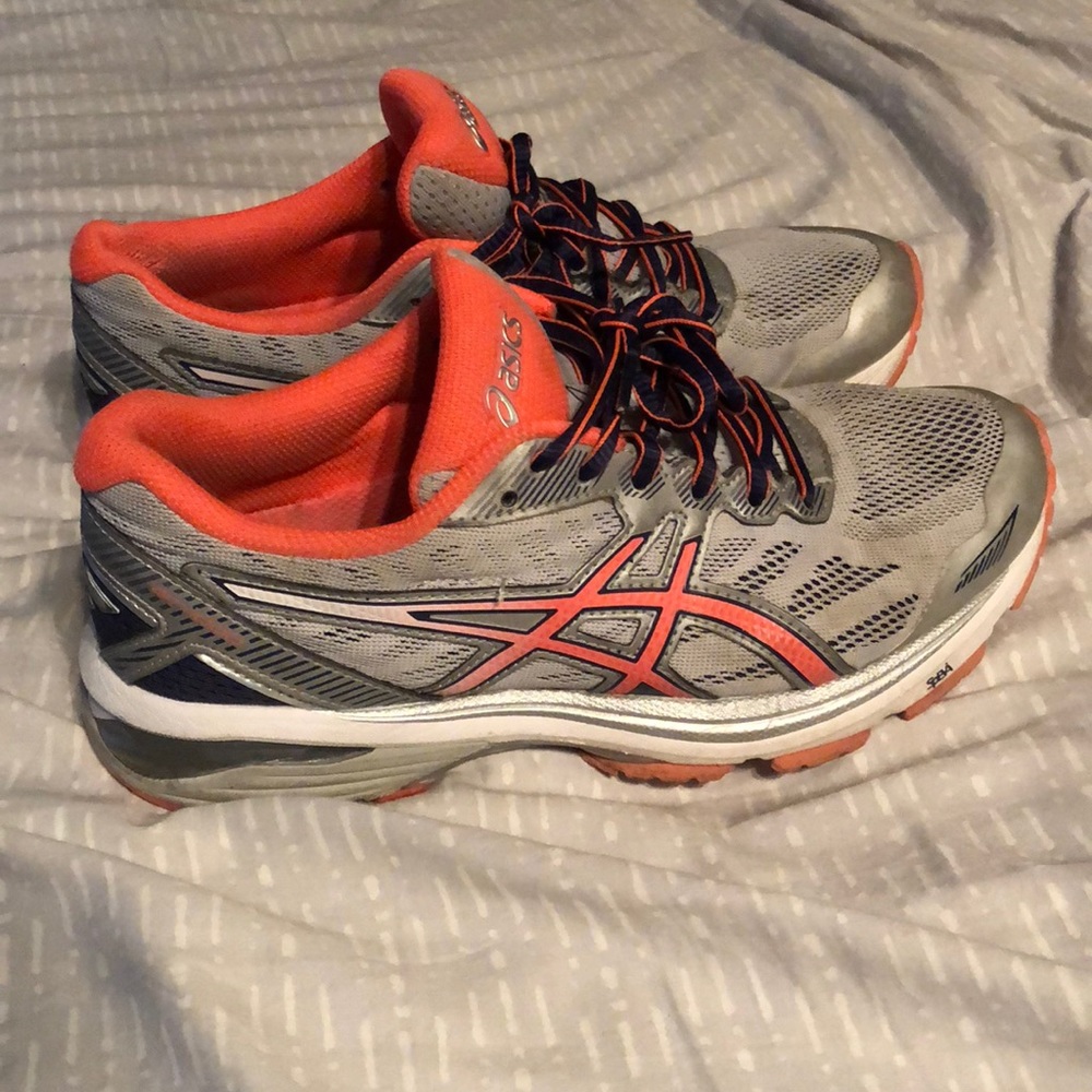 Women’s ASICS - Picture 2 of 2